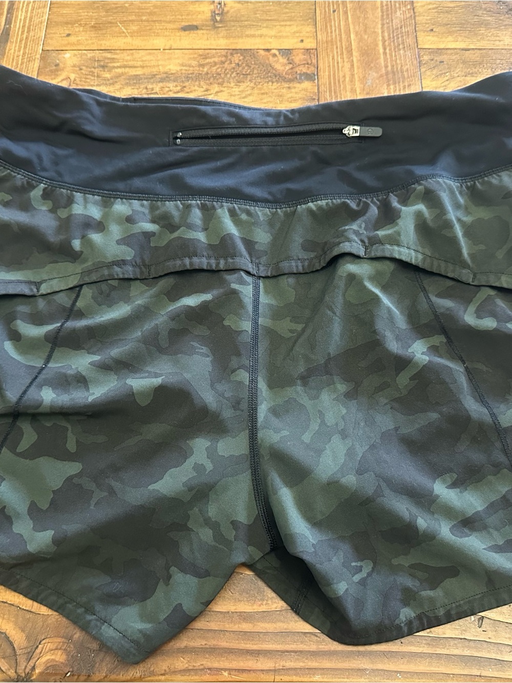 lululemon athletica Green Camo 4 inch Athletic Shorts - Picture 2 of 5
